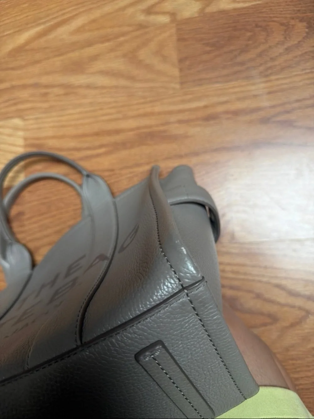 Marc Jacobs The Leather Medium Tote Bag